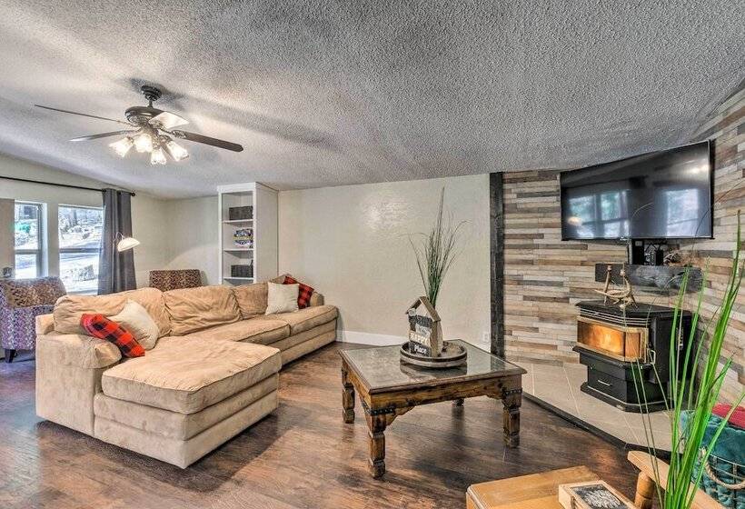 Relaxing Lincoln Forest Retreat W/ Wraparound Deck