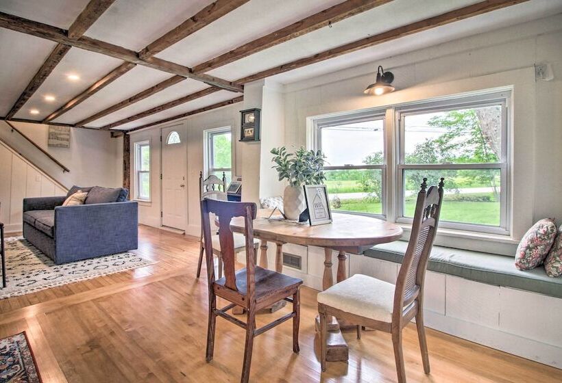 Renovated Farmhouse < 1 Mile To Okemo Mountain!