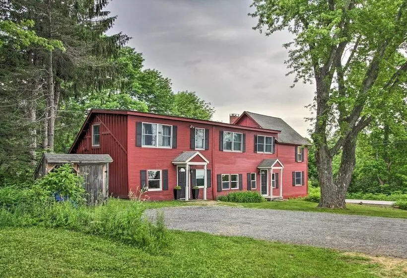 Renovated Farmhouse < 1 Mile To Okemo Mountain!