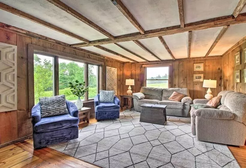Renovated Farmhouse < 1 Mile To Okemo Mountain!