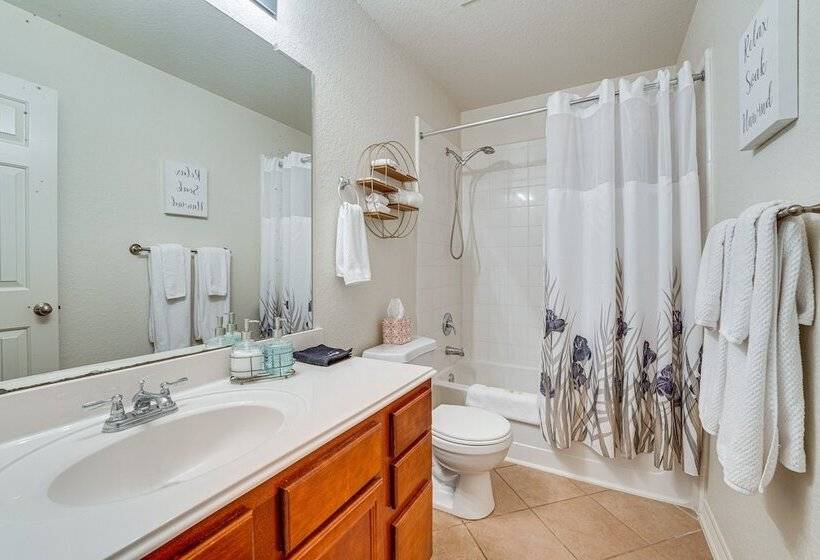 San Antonio Home W/ Game Room, 9 Mi To Seaworld!