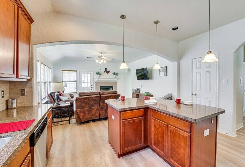 San Antonio Home W/ Game Room, 9 Mi To Seaworld!