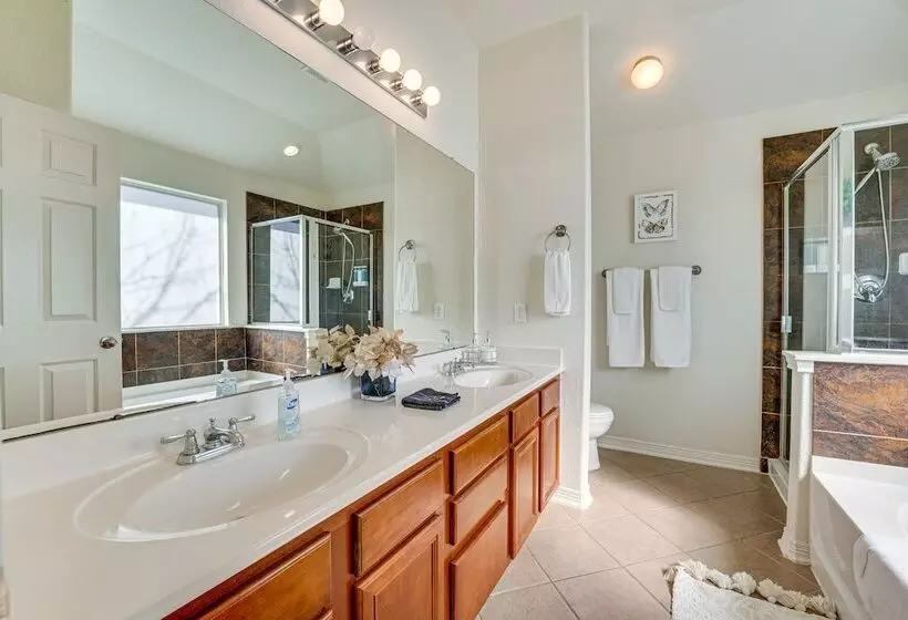 San Antonio Home W/ Game Room, 9 Mi To Seaworld!