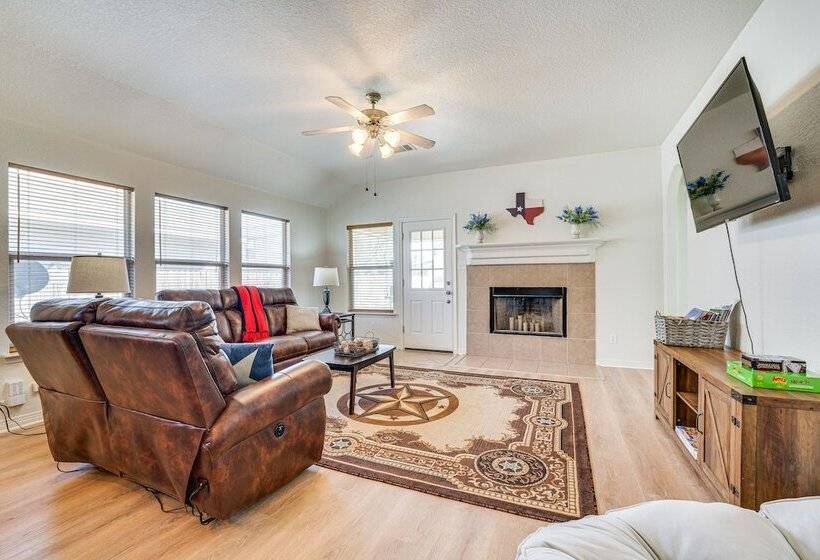 San Antonio Home W/ Game Room, 9 Mi To Seaworld!