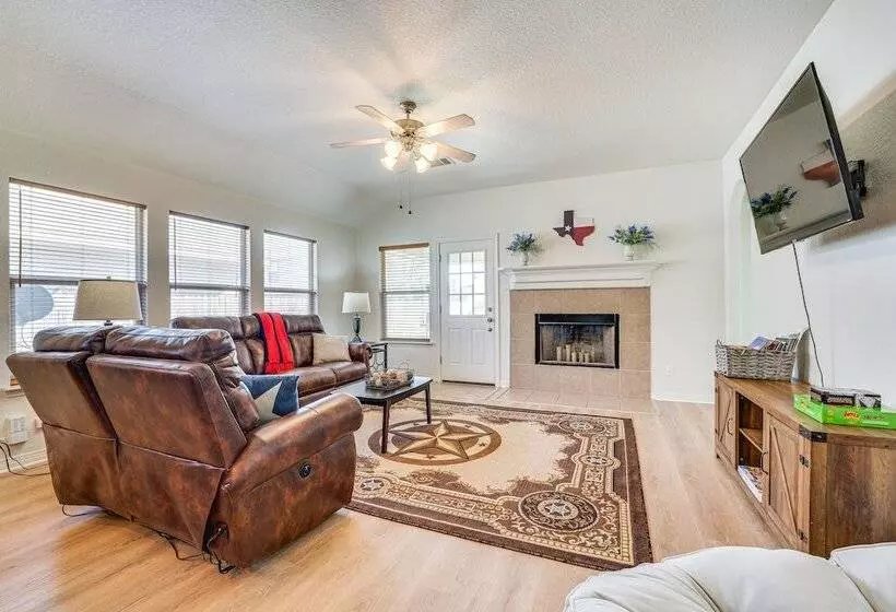 San Antonio Home W/ Game Room, 9 Mi To Seaworld!