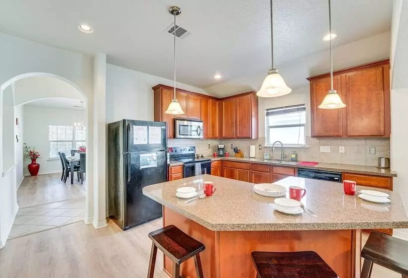 San Antonio Home W/ Game Room, 9 Mi To Seaworld!