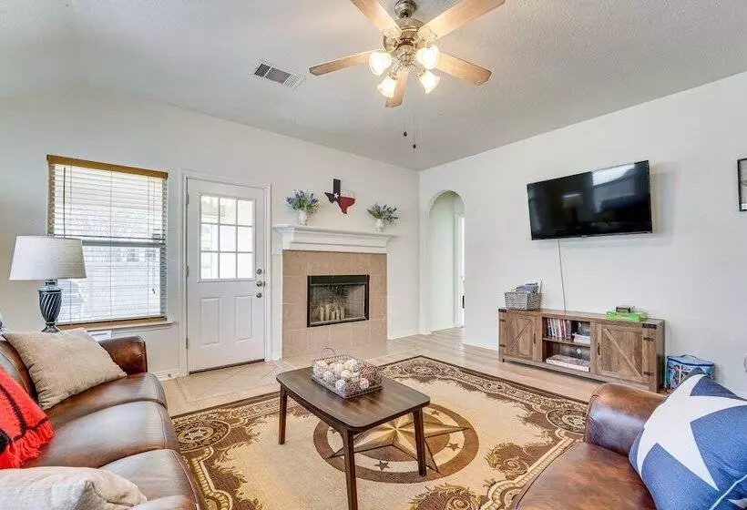 San Antonio Home W/ Game Room, 9 Mi To Seaworld!