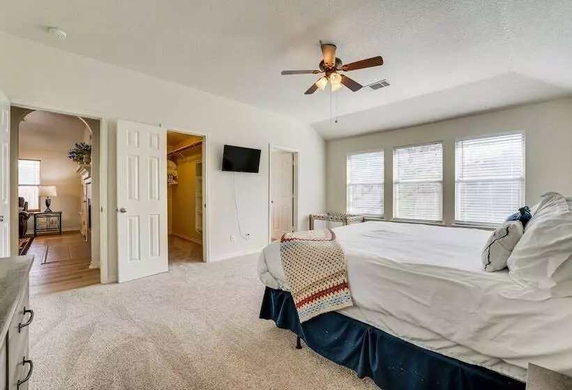 San Antonio Home W/ Game Room, 9 Mi To Seaworld!