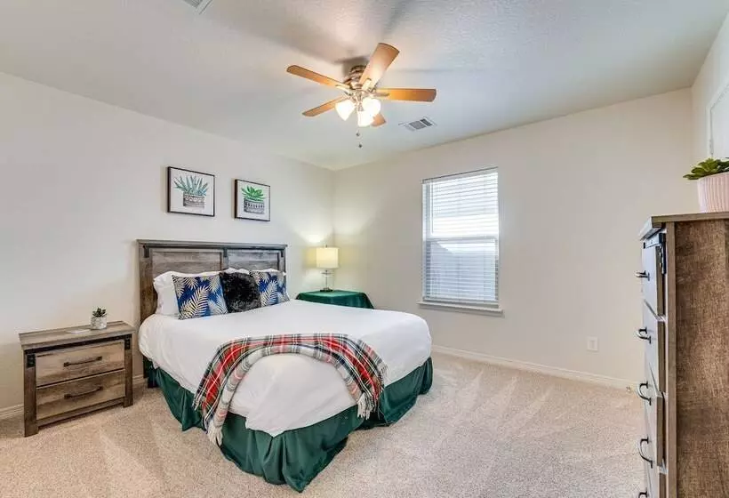 San Antonio Home W/ Game Room, 9 Mi To Seaworld!