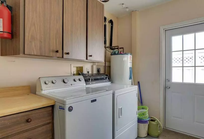 Pool, Lake & Sunset Views: Home In Sarasota