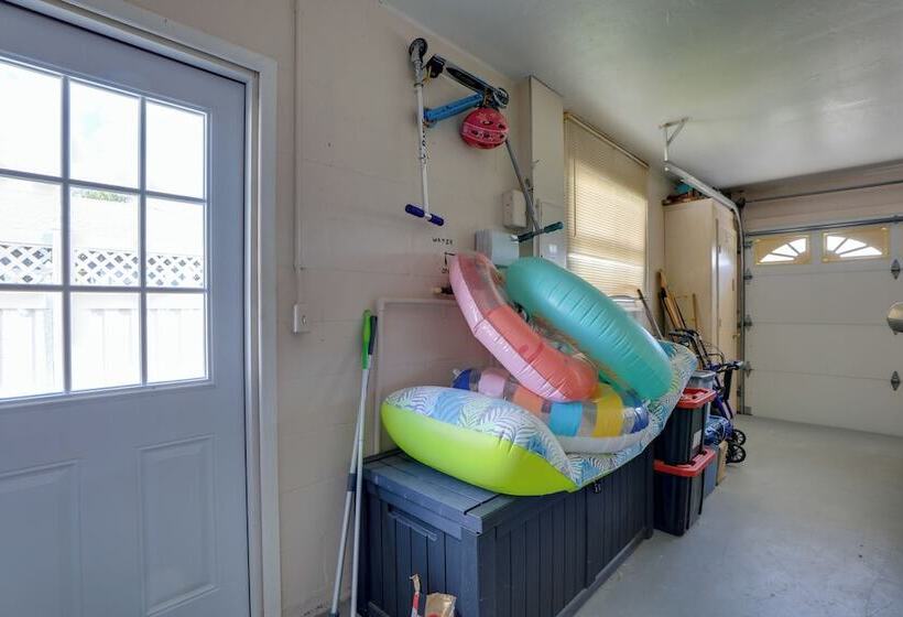 Pool, Lake & Sunset Views: Home In Sarasota