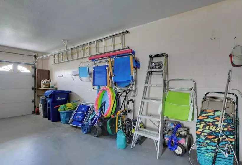 Pool, Lake & Sunset Views: Home In Sarasota