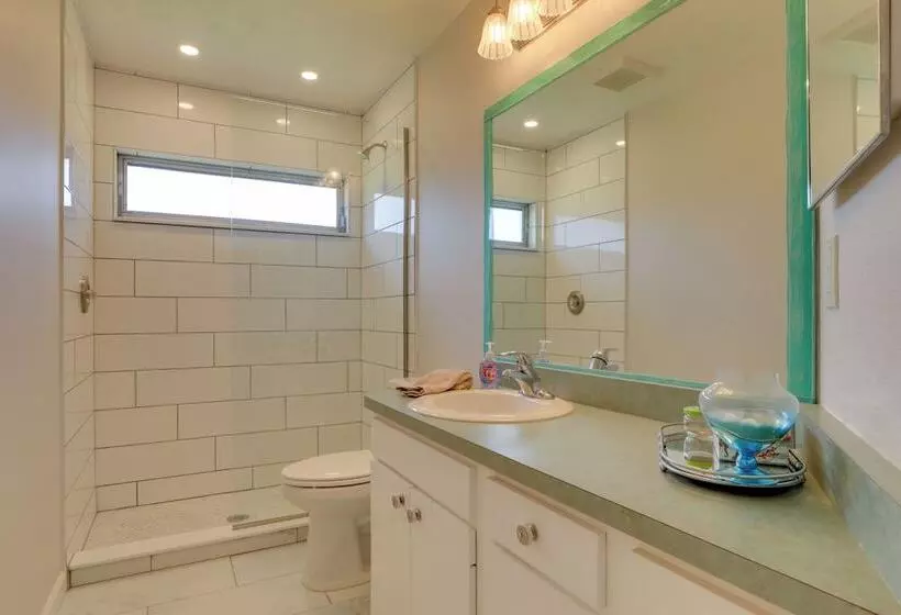 Pool, Lake & Sunset Views: Home In Sarasota