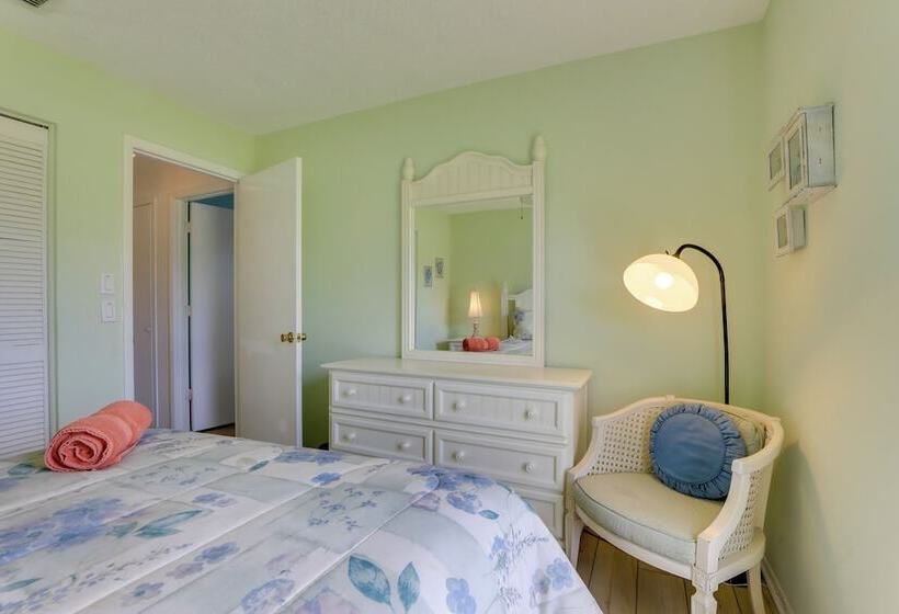 Pool, Lake & Sunset Views: Home In Sarasota