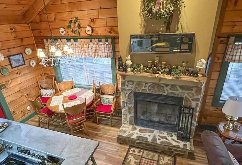 Serene Cabin In The Smokies W/ 2 Decks & Hot Tub!