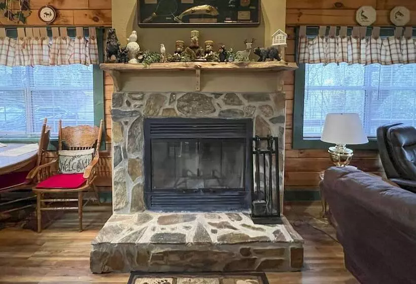 Serene Cabin In The Smokies W/ 2 Decks & Hot Tub!