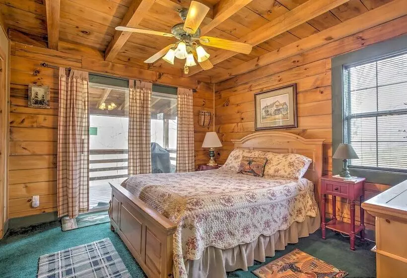 Serene Cabin In The Smokies W/ 2 Decks & Hot Tub!