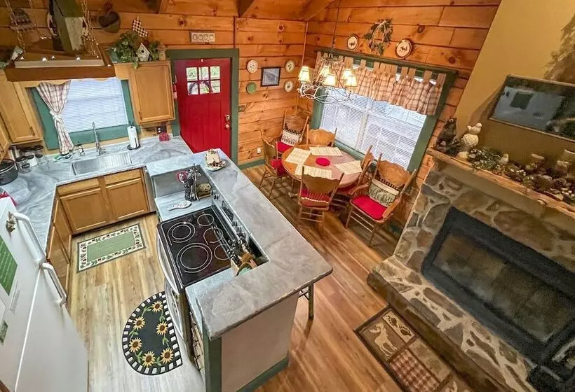 Serene Cabin In The Smokies W/ 2 Decks & Hot Tub!