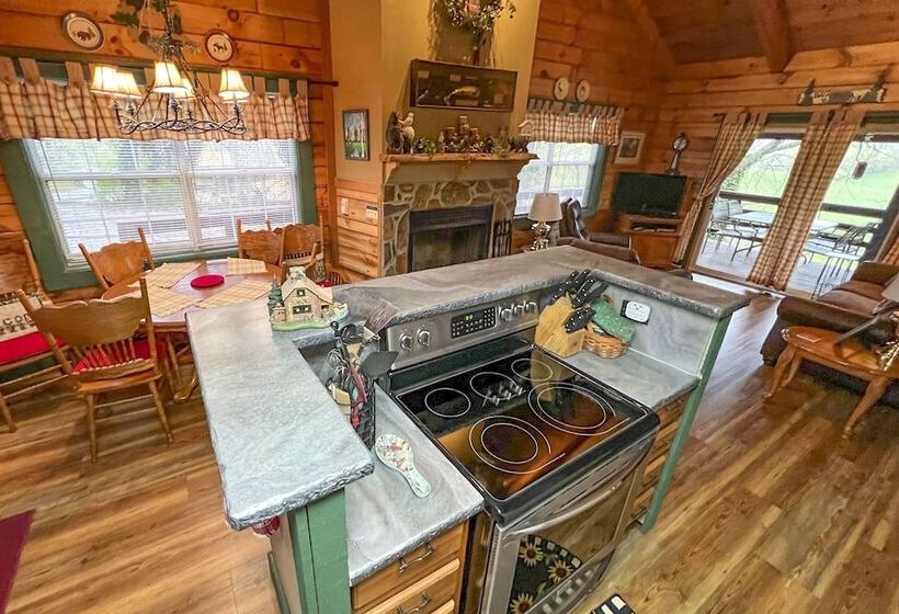 Serene Cabin In The Smokies W/ 2 Decks & Hot Tub!