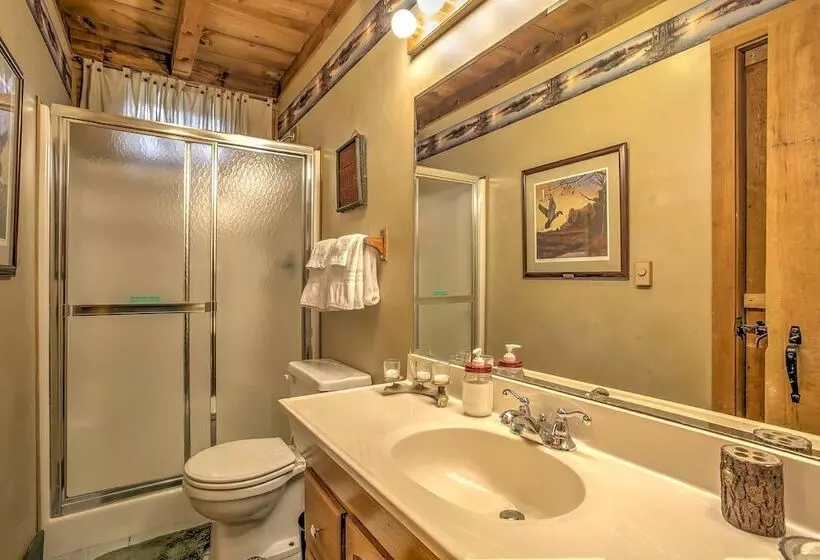 Serene Cabin In The Smokies W/ 2 Decks & Hot Tub!