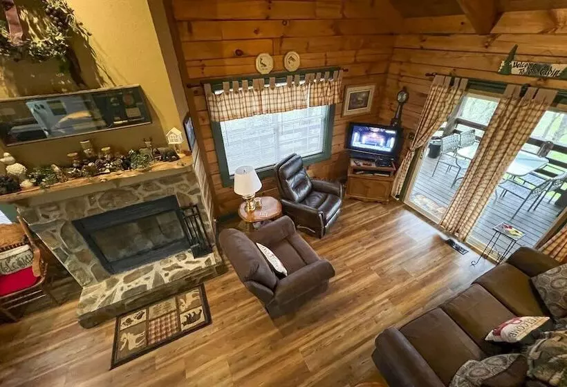 Serene Cabin In The Smokies W/ 2 Decks & Hot Tub!