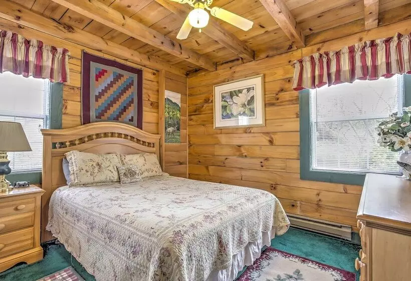 Serene Cabin In The Smokies W/ 2 Decks & Hot Tub!