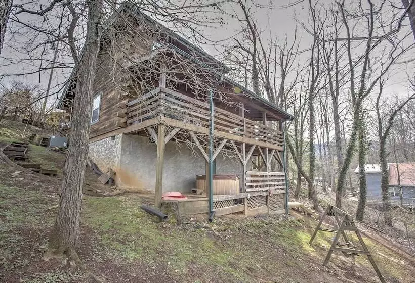 Serene Cabin In The Smokies W/ 2 Decks & Hot Tub!
