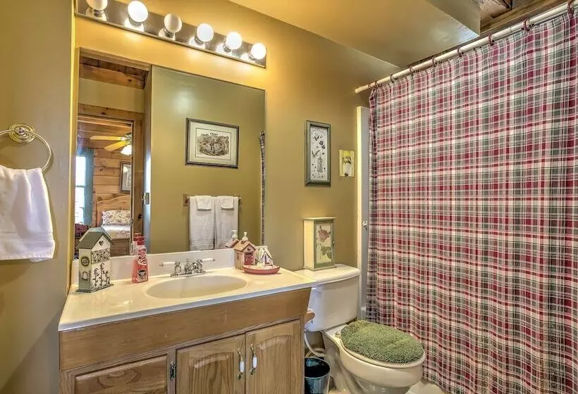 Serene Cabin In The Smokies W/ 2 Decks & Hot Tub!