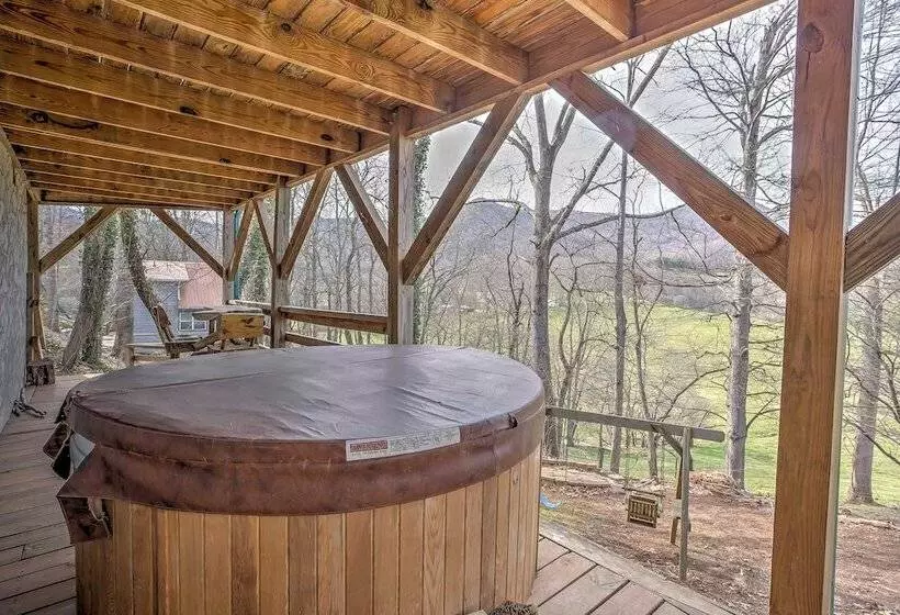 Serene Cabin In The Smokies W/ 2 Decks & Hot Tub!
