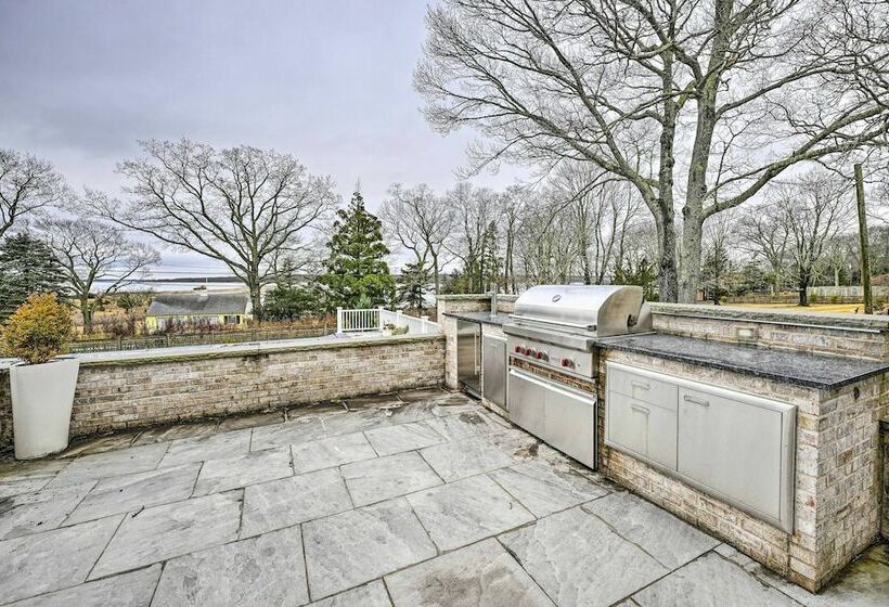 Shelter Island Retreat W/ Outdoor Pool!