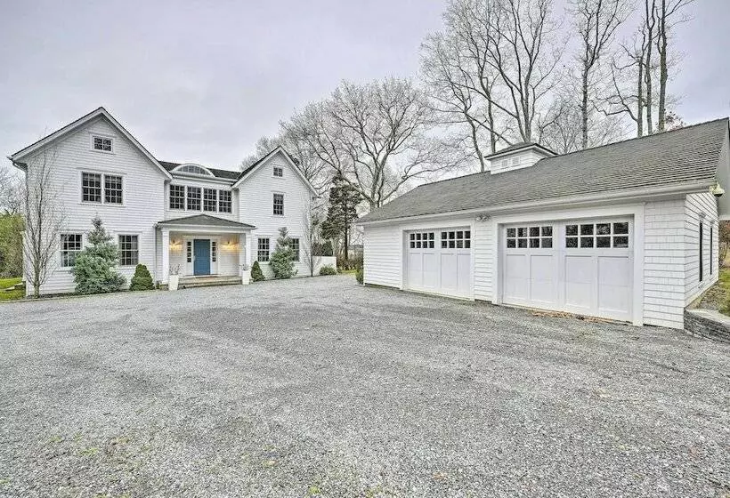 Shelter Island Retreat W/ Outdoor Pool!