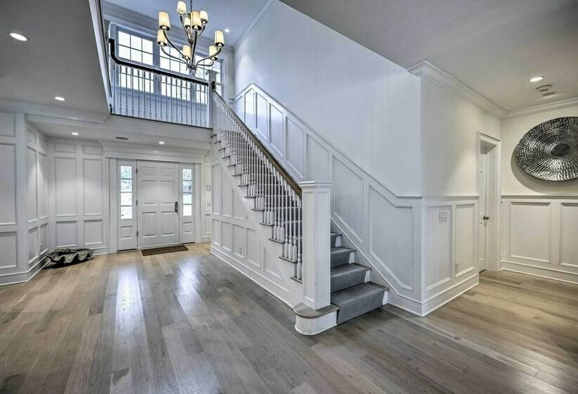 Shelter Island Retreat W/ Outdoor Pool!