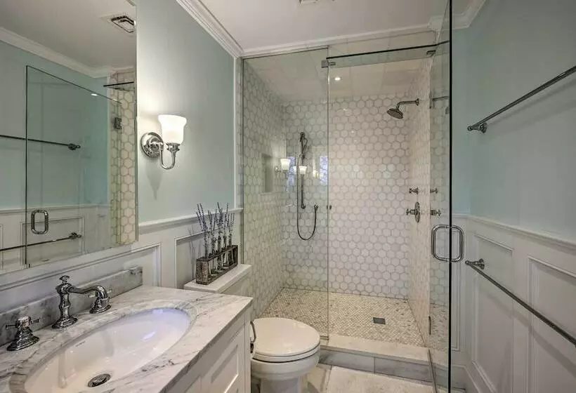 Shelter Island Retreat W/ Outdoor Pool!