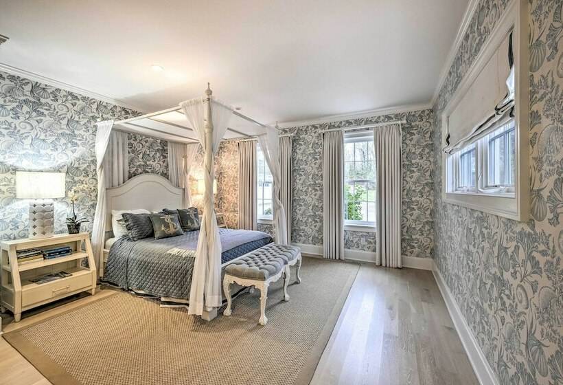 Shelter Island Retreat W/ Outdoor Pool!