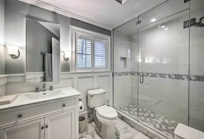 Shelter Island Retreat W/ Outdoor Pool!