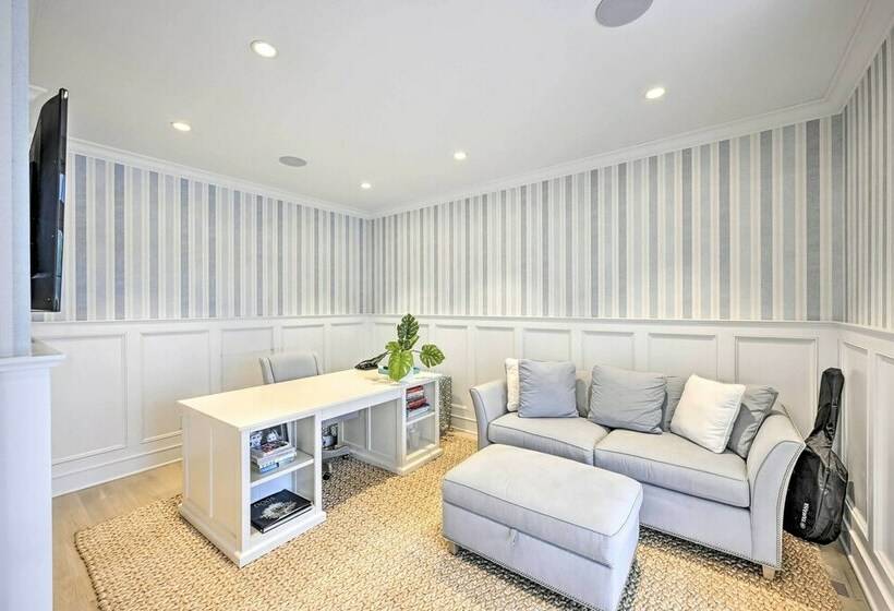 Shelter Island Retreat W/ Outdoor Pool!