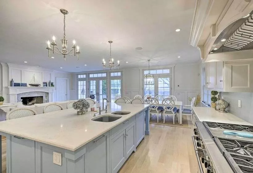 Shelter Island Retreat W/ Outdoor Pool!