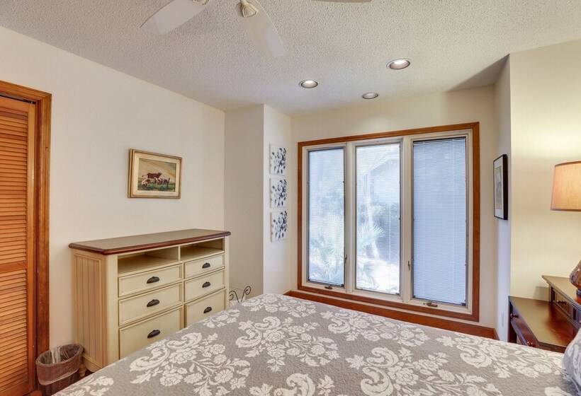 Spacious Kiawah Island Home W/ Deck, Walk To Beach