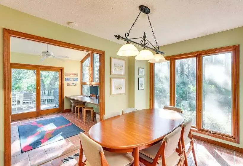 Spacious Kiawah Island Home W/ Deck, Walk To Beach