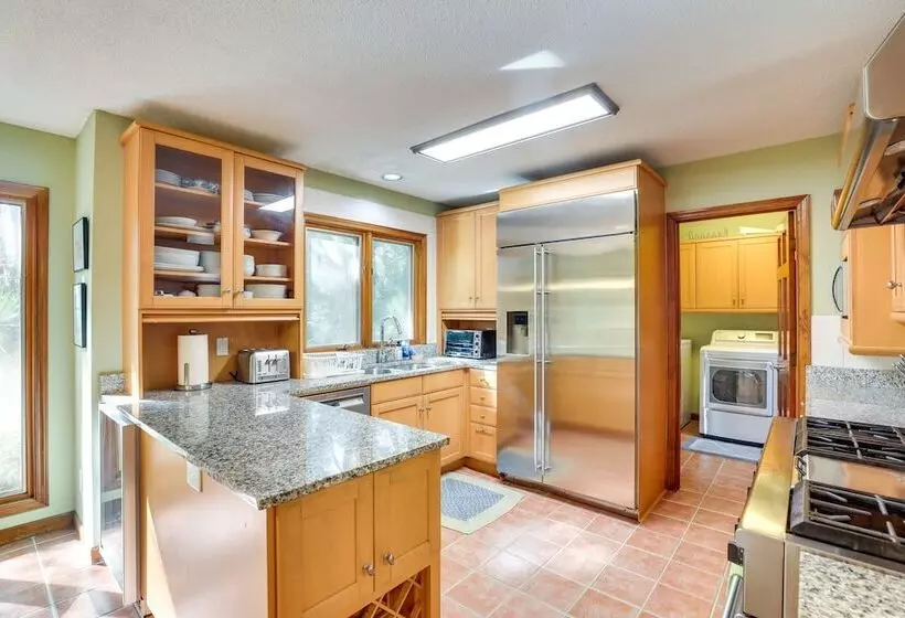 Spacious Kiawah Island Home W/ Deck, Walk To Beach