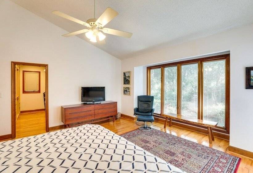 Spacious Kiawah Island Home W/ Deck, Walk To Beach