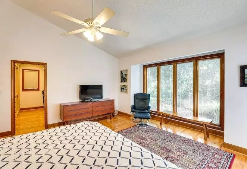 Spacious Kiawah Island Home W/ Deck, Walk To Beach