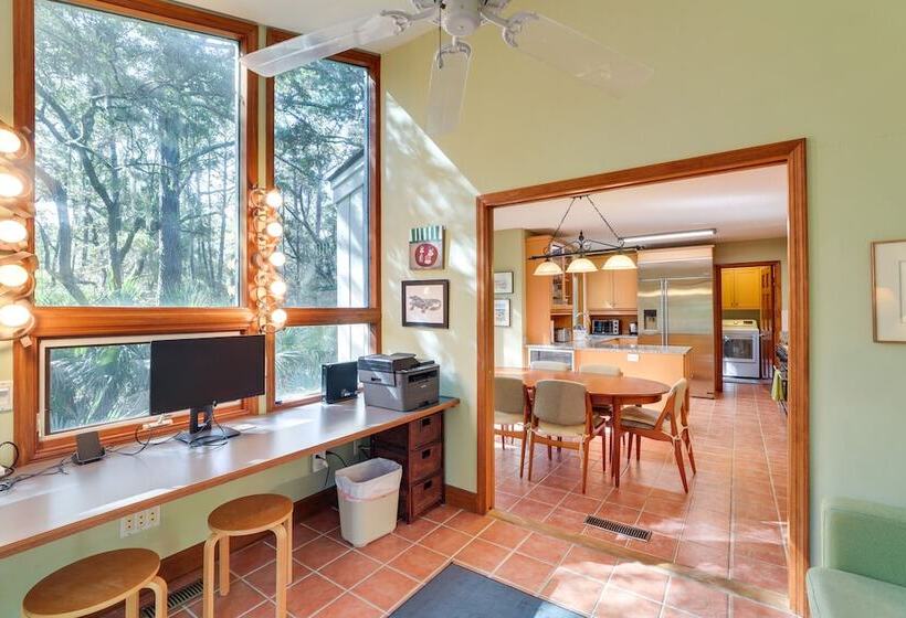 Spacious Kiawah Island Home W/ Deck, Walk To Beach