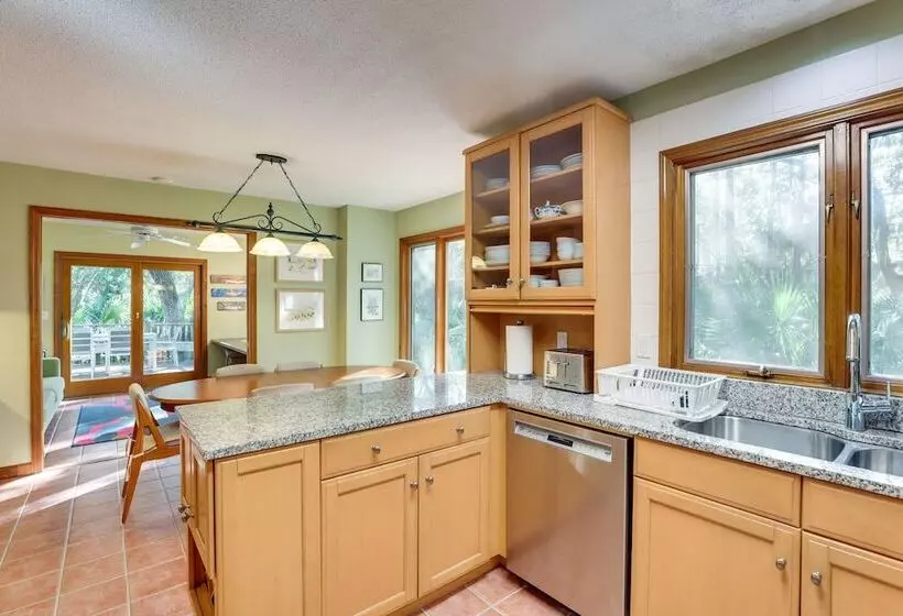 Spacious Kiawah Island Home W/ Deck, Walk To Beach