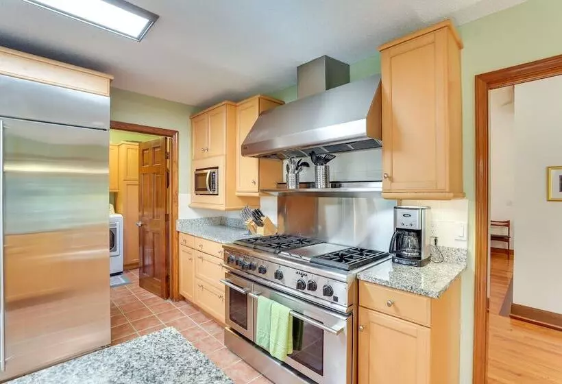 Spacious Kiawah Island Home W/ Deck, Walk To Beach