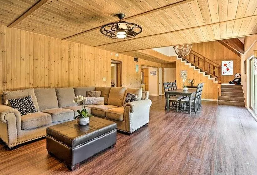 Spacious Lake Arrowhead Cabin W/ Jacuzzi Spa!