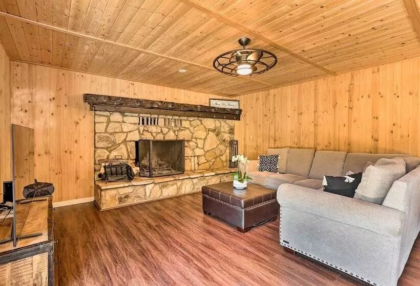 Spacious Lake Arrowhead Cabin W/ Jacuzzi Spa!