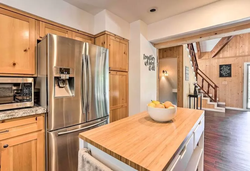 Spacious Lake Arrowhead Cabin W/ Jacuzzi Spa!