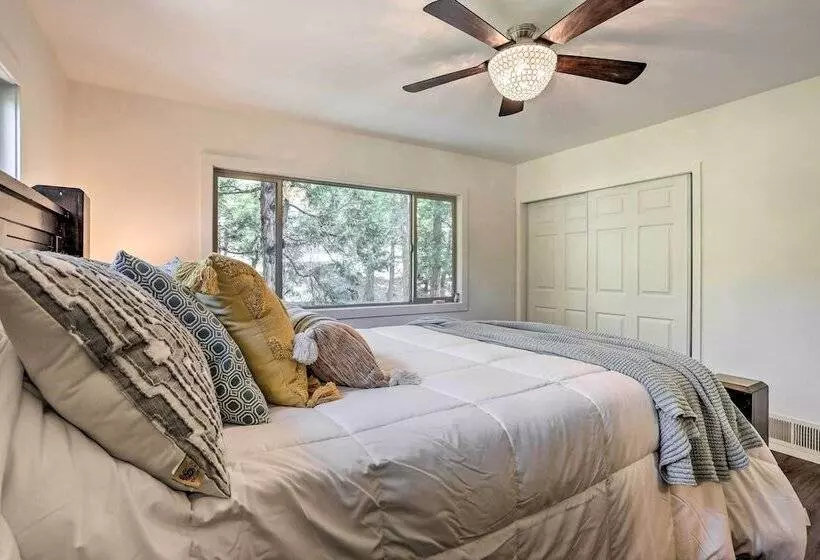 Spacious Lake Arrowhead Cabin W/ Jacuzzi Spa!