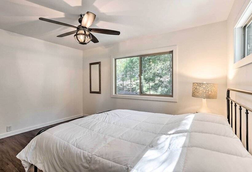 Spacious Lake Arrowhead Cabin W/ Jacuzzi Spa!